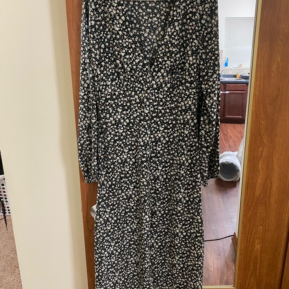 12th Tribe Black and White Floral V-Neck Long Sleeve Maxi Dress